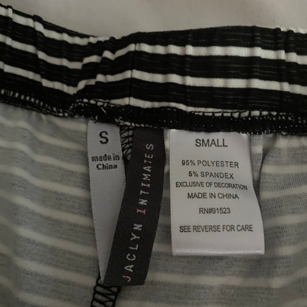 Shorts - Picture 3 of 3